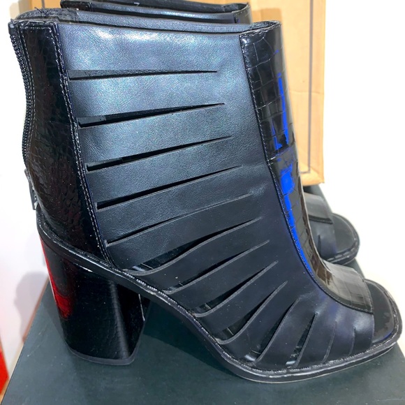 Black gladiator square heel sandals - Picture 1 of 6